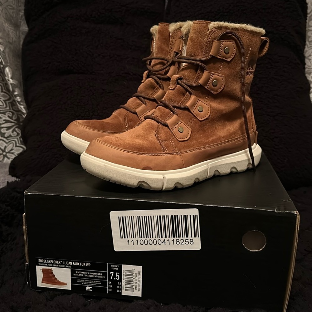 Sorel Explorer II Joan Faux Fur, size 7.5, velvet Tan and fawn lining.